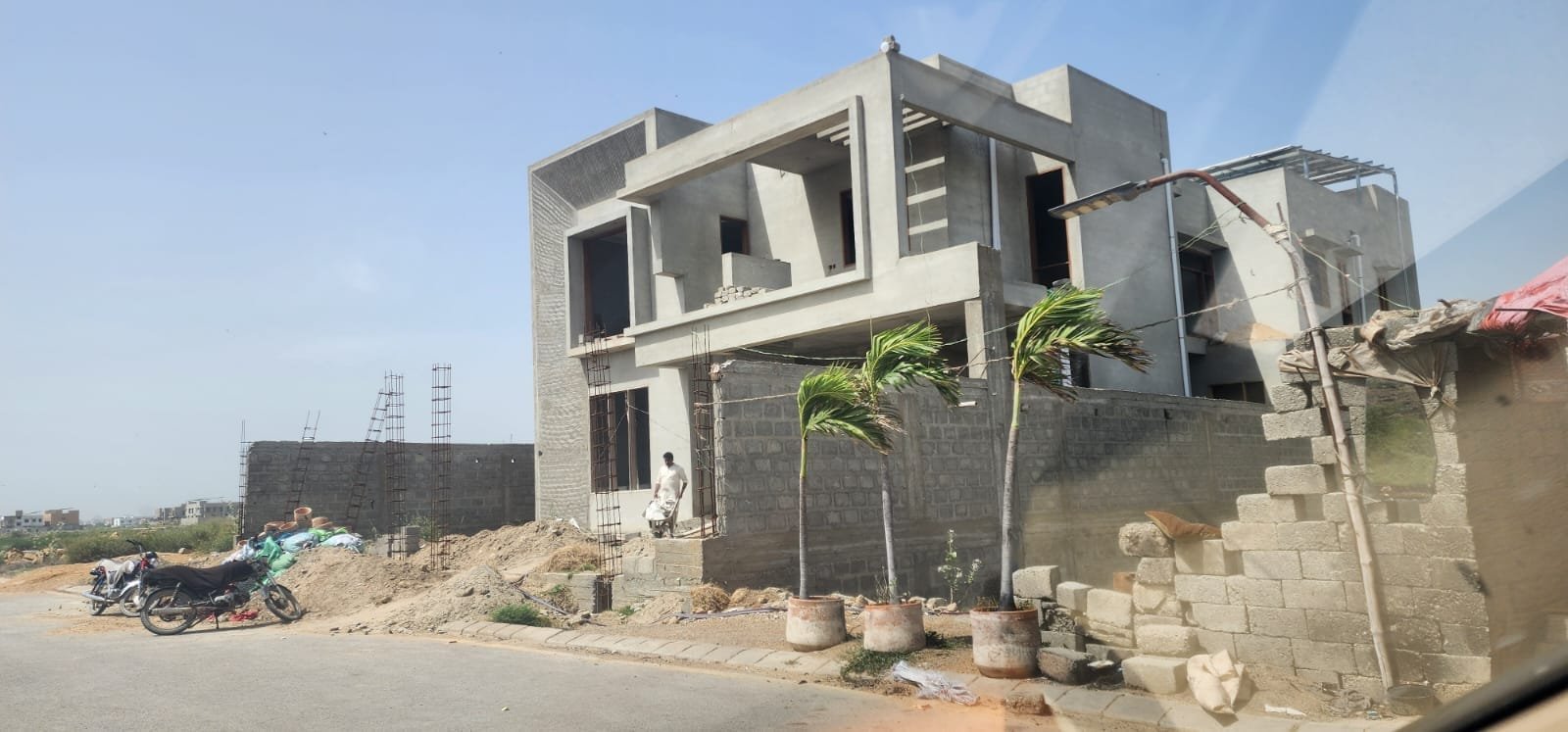 665 Sq Yards House in Phase 8, DHA Karachi — property photo 1