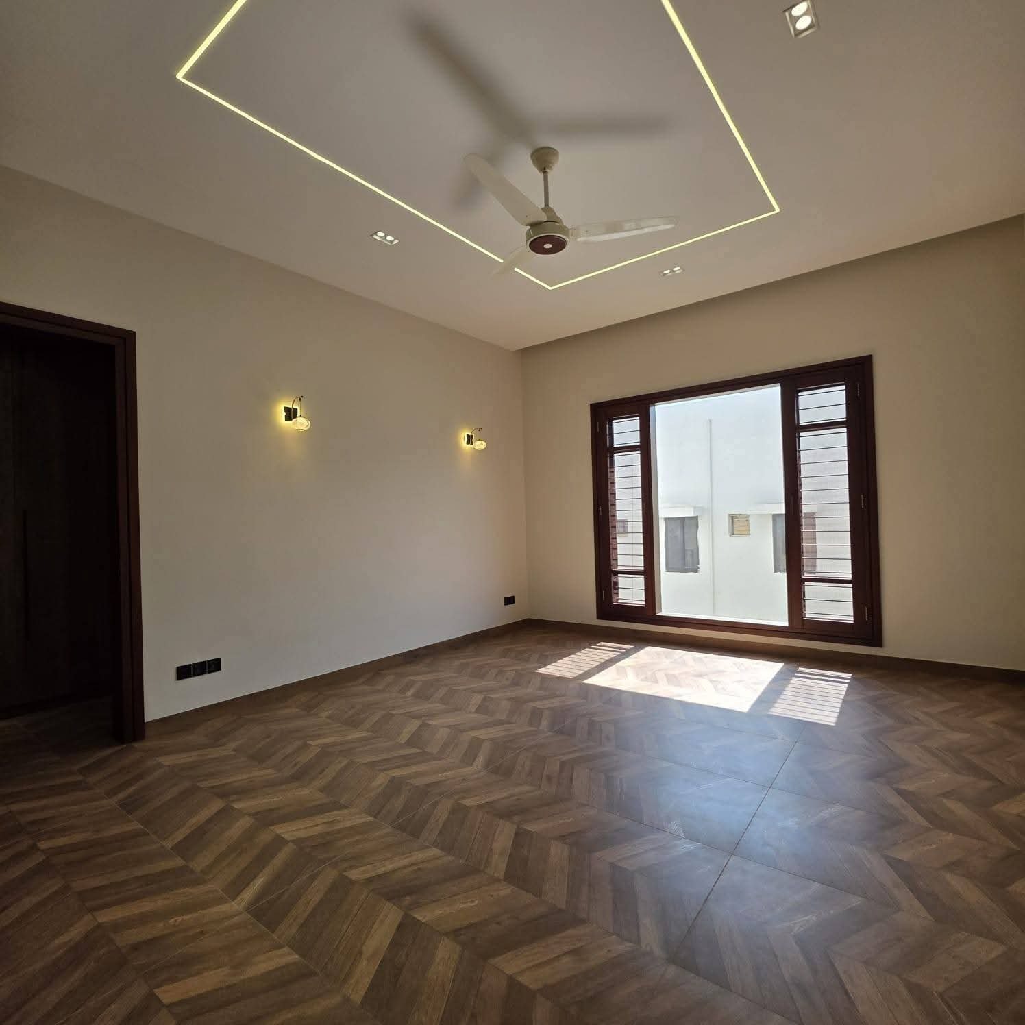 600 Sq Yards House for Sale in Phase 7, DHA Karachi — property photo 4
