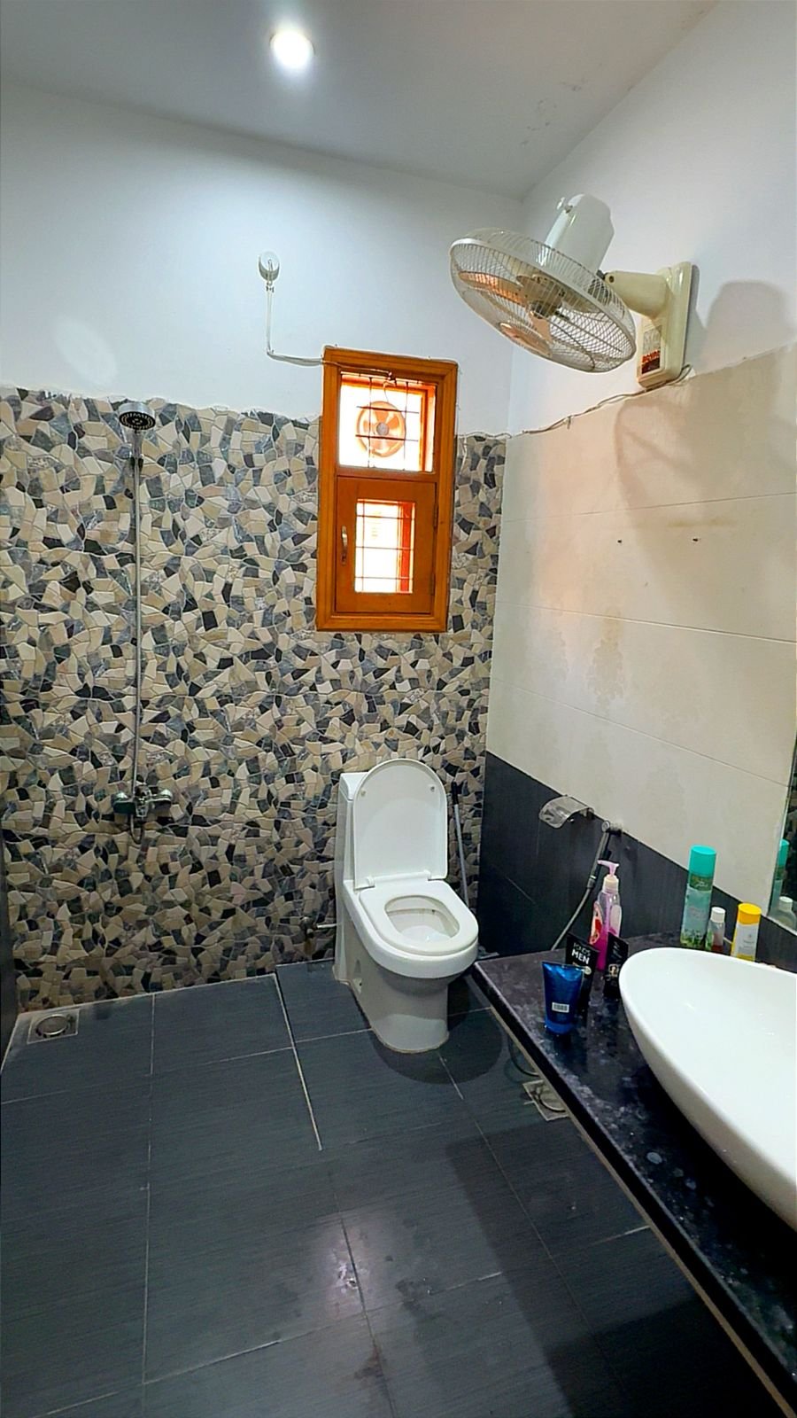 500 Sq Yards House for Sale in Phase 8, DHA Karachi — property photo 2