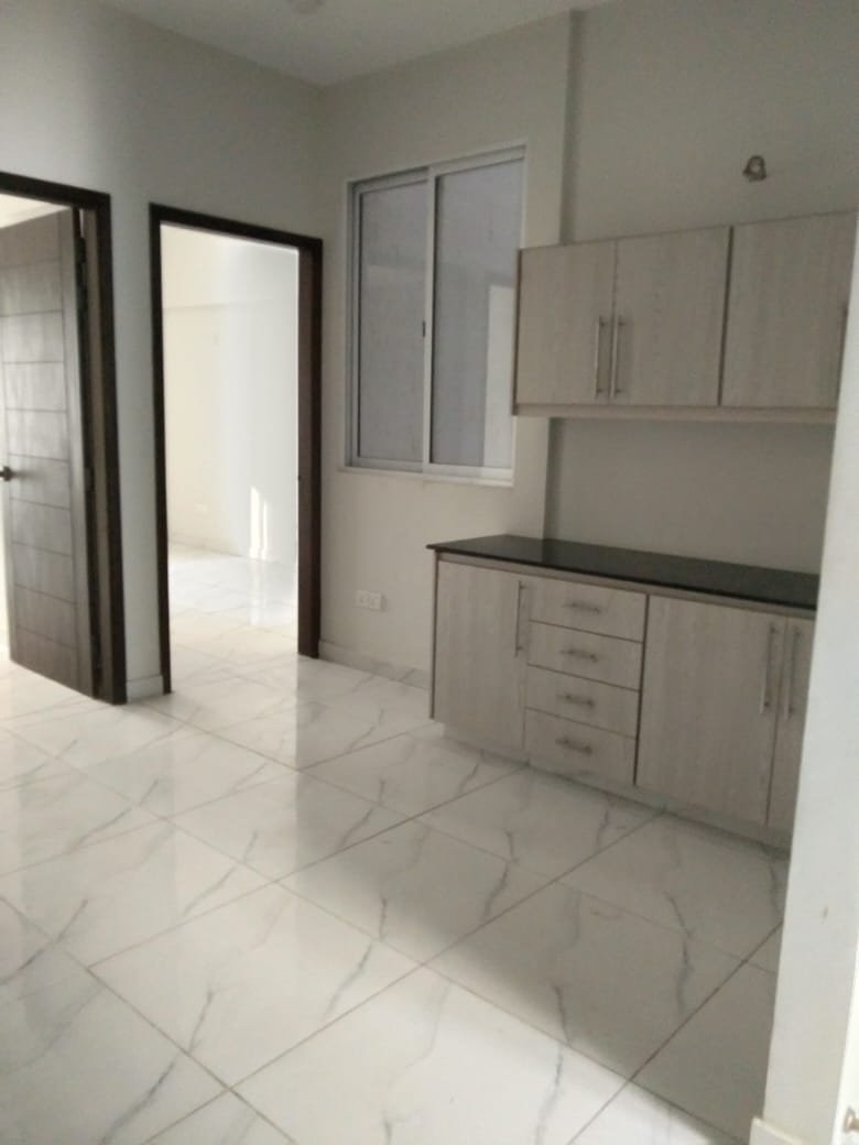 950 Sq Ft Apartment for Sale in Phase 6, DHA Karachi — property photo 2