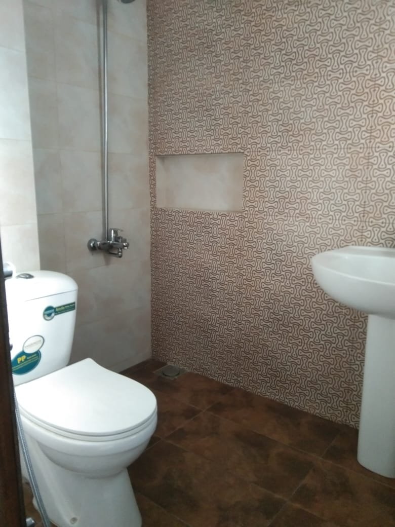 950 Sq Ft Apartment for Sale in Phase 6, DHA Karachi — property photo 3