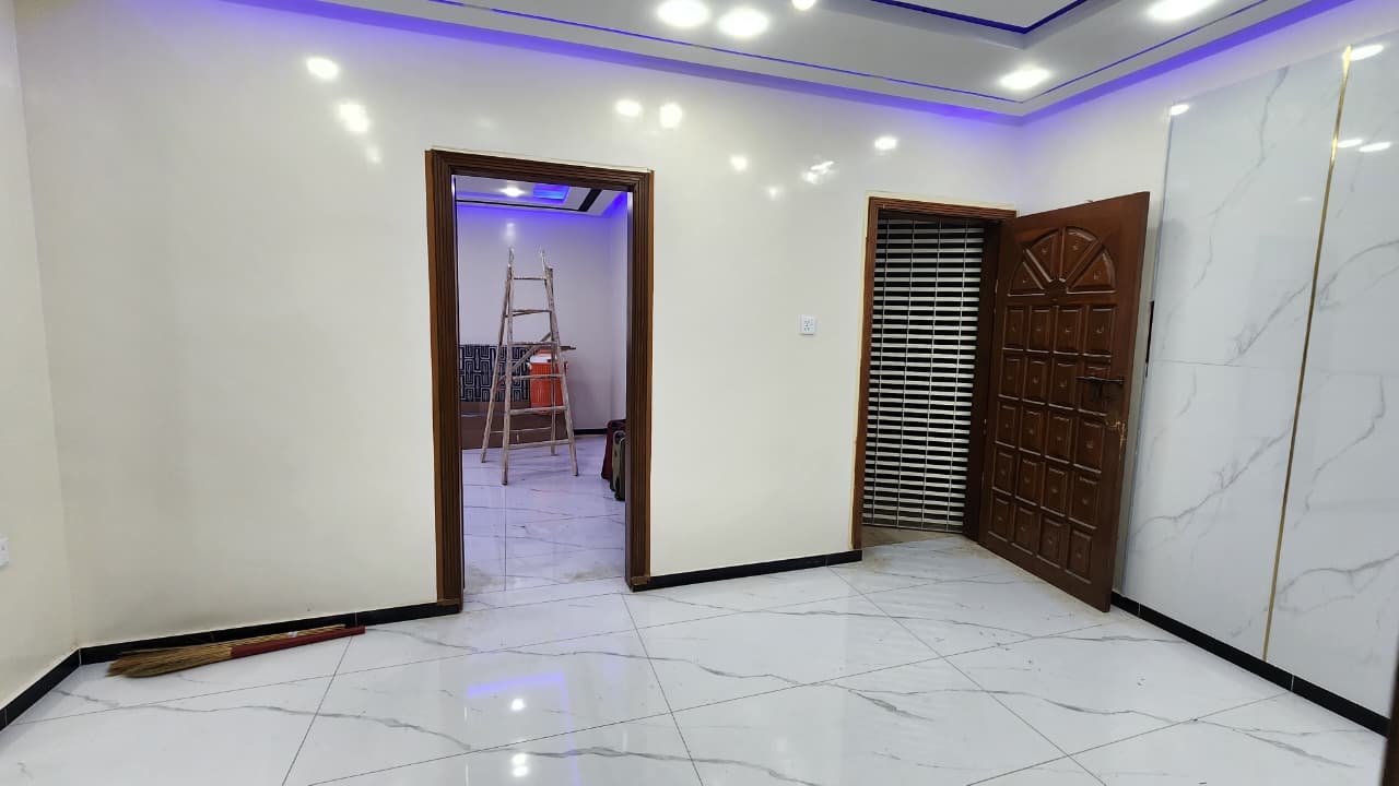 990 Sq Ft Apartment for Sale in Phase 5, DHA Karachi — property photo 3