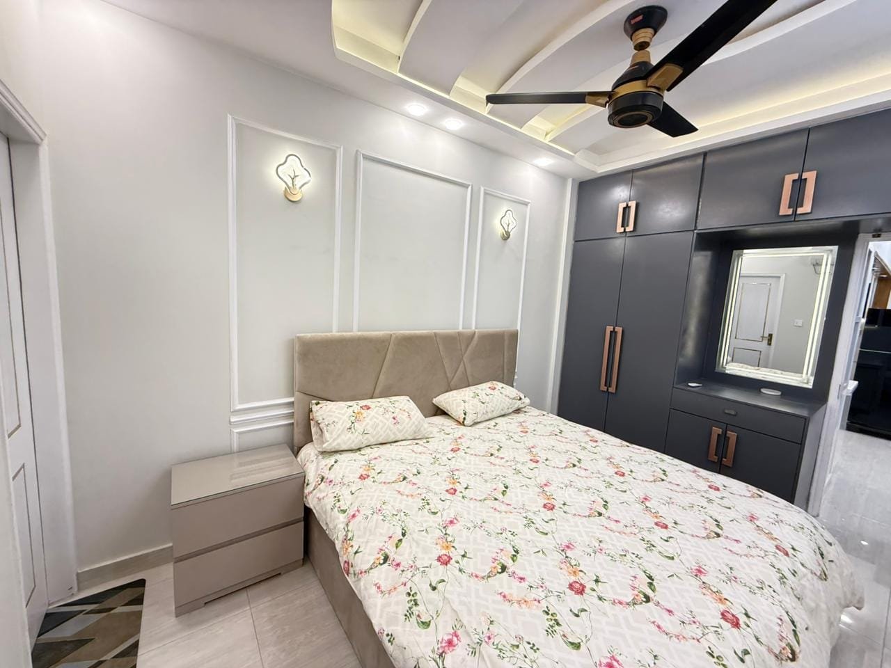 950 Sq Ft Apartment for Rent in Phase 6, DHA Karachi — property photo 3