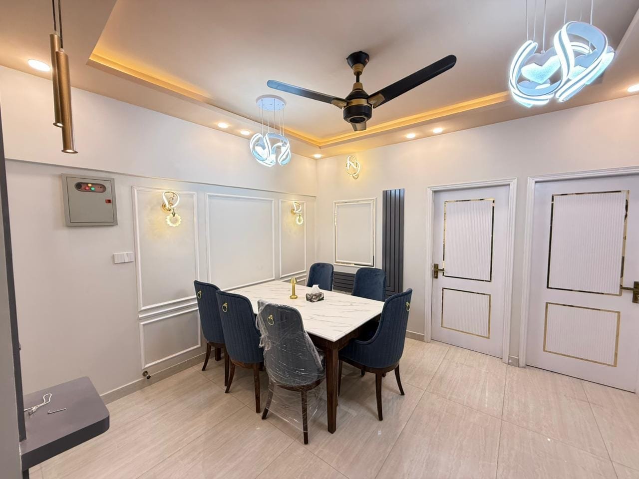 950 Sq Ft Apartment for Rent in Phase 6, DHA Karachi — property photo 2