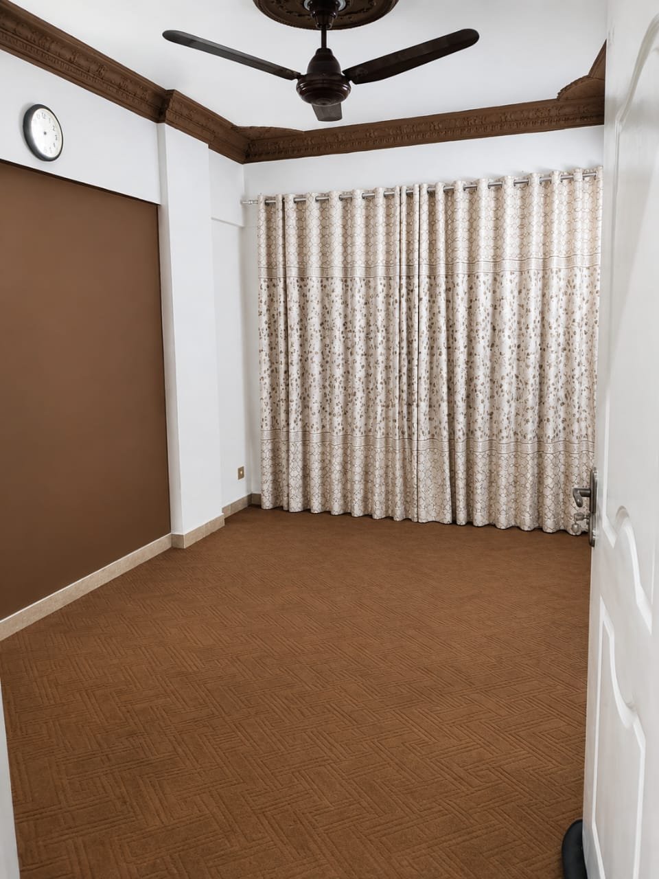 1,300 Sq Ft Apartment for Rent in Phase 2, DHA Karachi — property photo 3