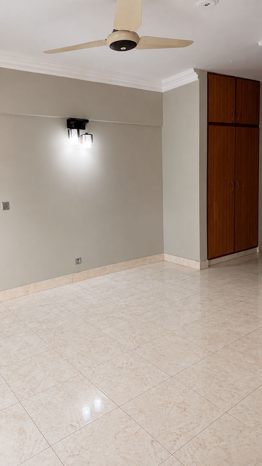 2,000 Sq Ft Apartment for Sale in Phase 6, DHA Karachi — property photo 5
